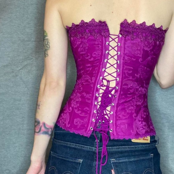 Corset- super flattering- size 32 - Picture 3 of 4